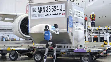 Japonya'da insansı robotlar havalimanında göreve başlıyor