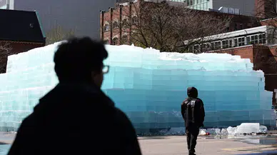 Drake’in “Iceman” albümü için Toronto’ya dev buz heykeli yerleştirildi