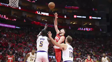 NBA play-off'larında Rockets, Alperen Şengün'ün 19 sayı attığı maçta Lakers'ı yendi