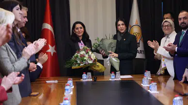 AK Parti'de devir teslim: Nilhan Ayan görevi Sevilay Tuncer'den devraldı