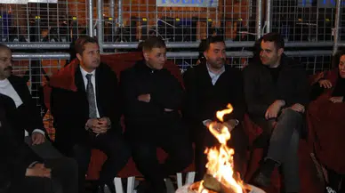 İzmir, vazgeçmiyor; Ata mirası nöbetinin üçüncü gününde miting