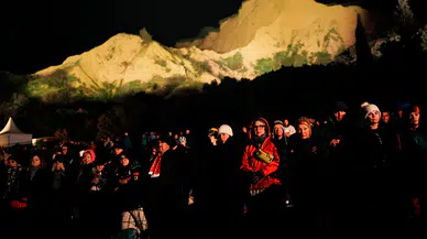 Atatürk’ün mesajıyla yankılanan dostluk: Anzak Koyu'nda geleneksel 'Şafak Ayini' yapıldı