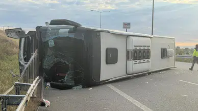 İstanbul-İzmir Otoyolu’nda yolcu otobüsü devrildi: 25 kişi yaralandı