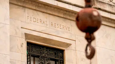 Fed'den kritik rapor: Jeopolitik riskler ve petrol şoku finansal istikrarı tehdit ediyor