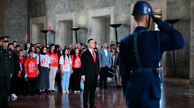 Balıkesir Büyükşehir Belediye Başkanı Ahmet Akın, 1071 gençle Ata'sını ziyaret etti