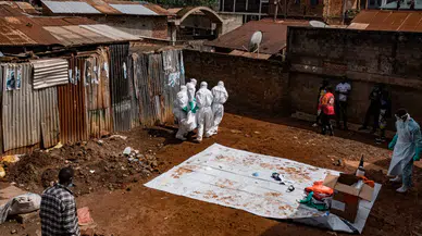 Ebola paniği büyüyor: Uganda, Kongo sınırını kapatarak karantina kararı aldı