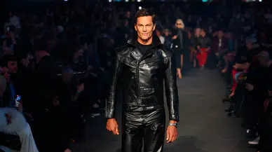 Efsanevi sporcu podyumda: Tom Brady, Gucci defilesine damga vurdu