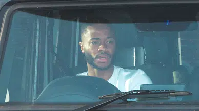 Zirveden dibe uzanan yolculuk: Raheem Sterling lüks otomobiliyle otoyol bariyerlerine çarptı