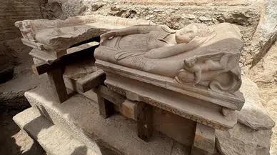 Likya'nın kalbi Olympos’ta 10 metrelik dev mezar gün yüzüne çıkarıldı