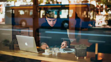 Kafelerde 'uzaktan çalışma' dönemi zora giriyor: Süreli internet ve priz kapatma önlemleri başladı