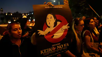 Peru'da Keiko Fujimori karşıtı protestolar: Binlerce kişi sağcı adaya karşı sokağa döküldü