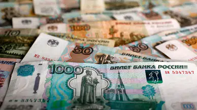 Moskova'da güçlü para alarmı: Rublenin zirveye tırmanışı bütçeyi sarsıyor