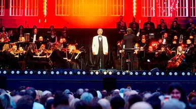 Dünyaca ünlü tenor Andrea Bocelli, Beşiktaş'taki dev konserde izleyenleri büyüledi