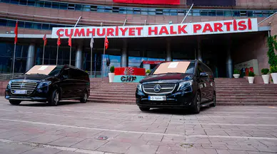 CHP Genel Merkezi önünde "haram araç" gerilimi: Kılıçdaroğlu sergiledi, Özel cephesinden sert yanıt geldi