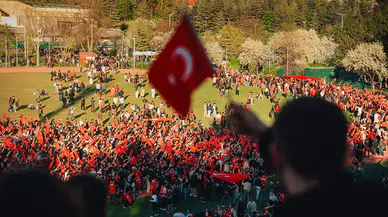 ODTÜ’de bayrak yürüyüşü: Devrim Stadyumu’nda gerilim sonrası protesto