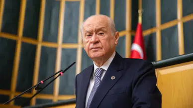 Bahçeli’den 19 Mayıs mesajı: “Kılıcın yanına algoritma, sancağın yanına yazılım eklendi”