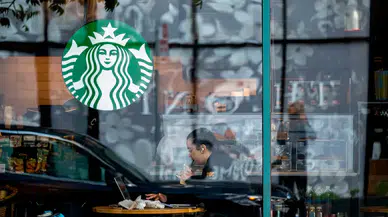 Starbucks CEO'su gerçeklikten koptu: 9 dolarlık kahveyi 'uygun fiyatlı' ilan etti