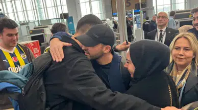 Domenico Tedesco, Fenerbahçe taraftarları tarafından çiçek ve tezahüratlarla uğurlandı