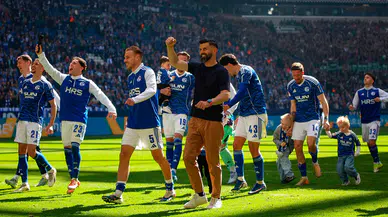 Schalke 04 üç yıl aradan sonra yeniden Bundesliga'da