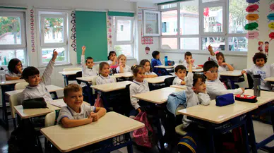 Milyonlarca öğrenci ve veli gün sayıyor: Okullar ne zaman kapanacak, karneler hangi tarihte verilecek?