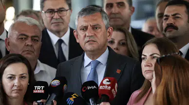 Özgür Özel’den disipline sevk edilen il başkanları için “demokrasi nöbeti” çağrısı: “Karar hukuksuz, seçilmişlerin arkasındayız”