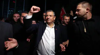 CHP’de olağanüstü kurultay hamlesi: Özgür Özel ekibi PM’den istifa etti