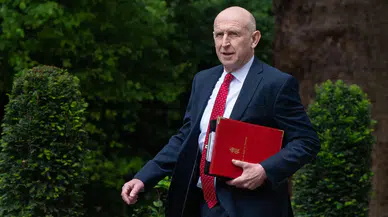 İngiltere Savunma Bakanı John Healey istifa etti