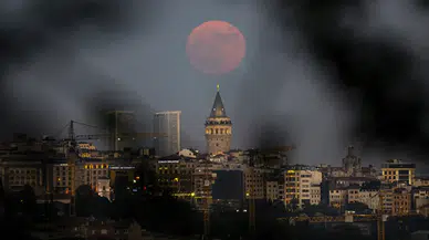 “Çilek Dolunayı” Türkiye semalarında büyüledi