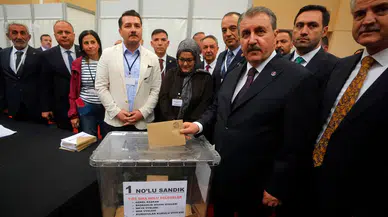 Büyük Birlik Partisi'nde Mustafa Destici yeniden genel başkan seçildi
