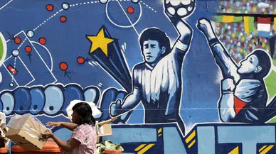Maradona'nın "Tanrı'nın Eli" golünde kullanılan top açık artırmaya çıkıyor