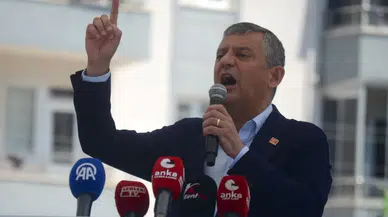 Özgür Özel Meclis önünde kalabalığa seslendi: “Siz bu darbeyi geri püskürttünüz”