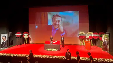 Kadir İnanır'a veda: Harbiye Muhsin Ertuğrul Sahnesi doldu taştı