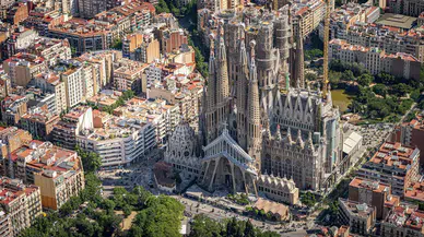 Gaudí’nin yüzyıllık projesinde tarihi gün: Barcelona Sagrada Familia’nın İsa Kulesi açıldı