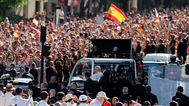 Madrid'de tarihi gün: Papa 14. Leo'nun ayinine 1 milyondan fazla kişi katıldı