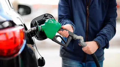 Benzine küresel petrol düşüşü sonrası indirim geldi