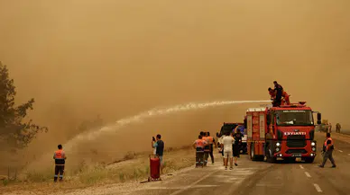 Muğla'da orman yangını büyüdü: Fethiye-Antalya kara yolu ulaşıma kapatıldı