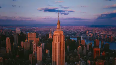 Empire State Binası'nın zirvesinde 'barış' pankartı açtılar: Çift gözaltına alındı