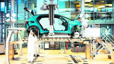 Volkswagen 100 bine yakın çalışanı işten çıkarabilir