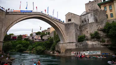 Mostar Köprüsü'nde 460 yıllık gelenek sürdü: Tarihi atlayışlarda kazananlar belli oldu