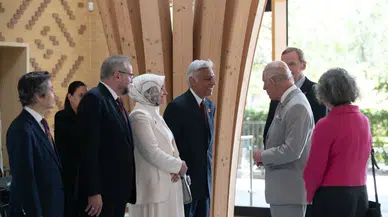 Kral 3. Charles, Cambridge Merkez Camisi'ni ziyaret etti