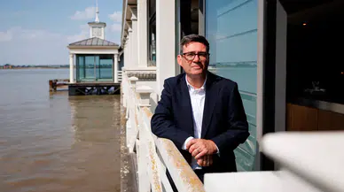 İngiltere siyasetinde tarihi dönüm noktası: Andy Burnham resmen İşçi Partisi lideri ilan edildi