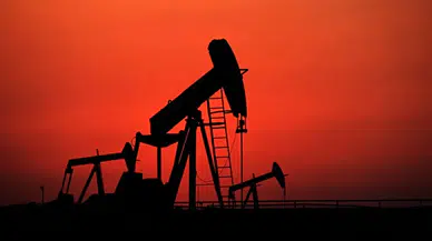 Trump'ın Hürmüz Boğazı hamlesi petrol fiyatlarını yükseltti: Brent 84 doların üzerine çıktı