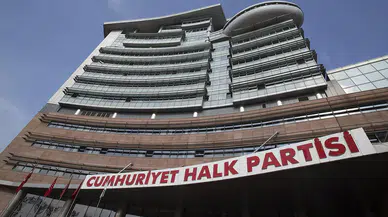 CHP'de yeni hamle: Özgür Özel'in ekibi çağrı heyeti ve olağanüstü kurultay için mahkemeye başvuruyor