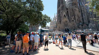 Barcelona daha fazla turist istemiyor: Günübirlik ziyaretçilere 30 euro fatura çıkacak