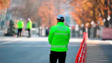 İstanbul'da triatlon şampiyonası nedeniyle bazı yollar trafiğe kapatıldı