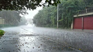 Meteoroloji'den hava durumu uyarısı: Sağanak yağış ve fırtına geliyor