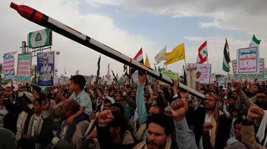 Yemen'de tansiyon yükseliyor: Ordu birliklerinden Husilere yönelik kapsamlı operasyon