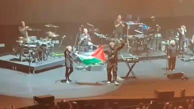 Sahnede Filistin bayrağı açan Massive Attack grubuna Singapur'dan konser ve ülkeye giriş yasağı