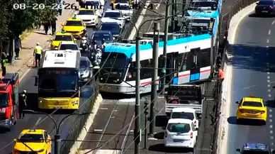 İstanbul'da tramvay kazası: Fındıklı'da raydan çıkan araç seferleri aksattı