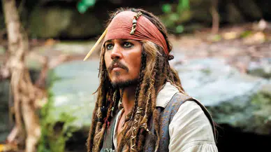 Johnny Depp efsanevi Jack Sparrow rolüyle Karayip Korsanları'na dönmeye hazırlanıyor